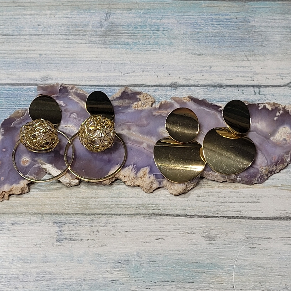 Elegant Gold  Earrings Set.